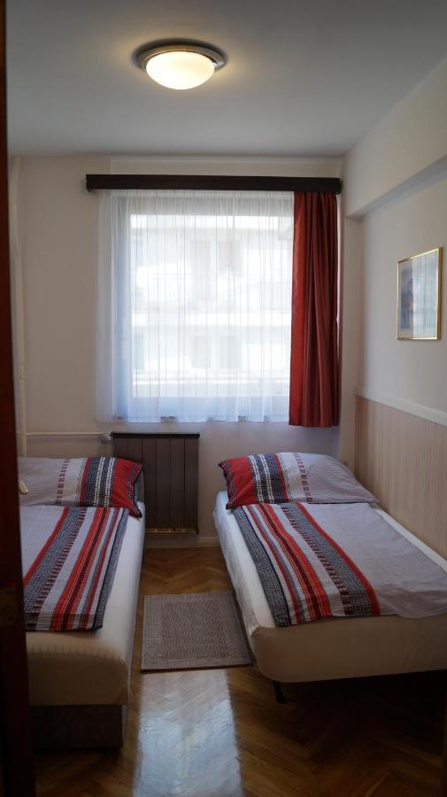 Apartment Sinko - Free Garage Parking, Central, 2 Bedrooms 4 Single Beds, Flexi Check-Out Budapest Exteriör bild
